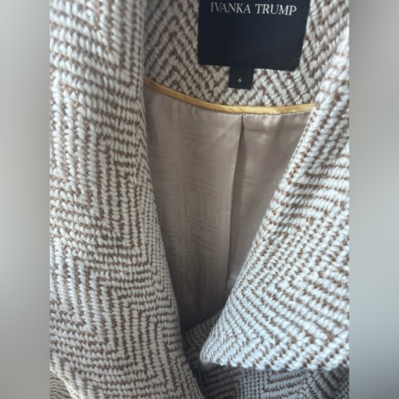 Nwt Ivanka Trump Wool Blend trenchcoat With Belt Originally $400  size 6 - Picture 4 of 9